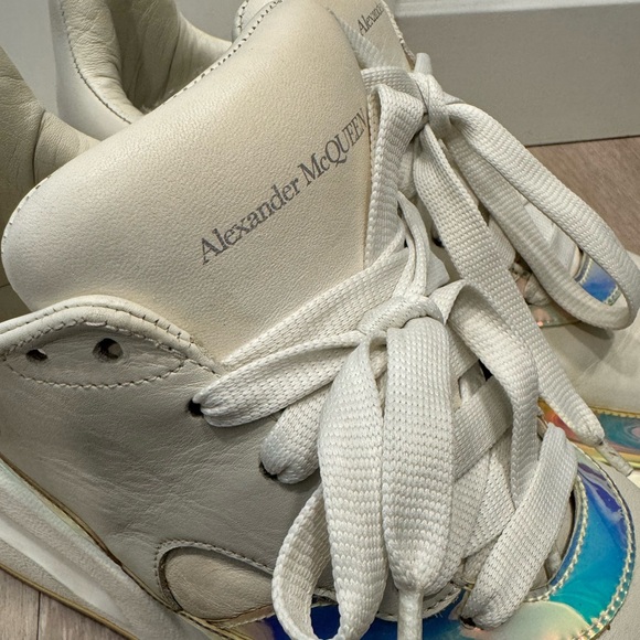 Alexander McQueen - Picture 12 of 15